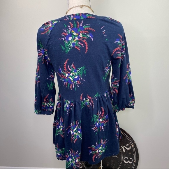 Anthropologie Blue V-neck tropical stretch knit top size M - Picture 6 of 15